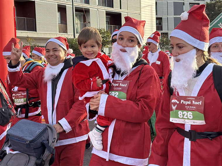  Carrera popular de Papás Noel en Zaragoza 