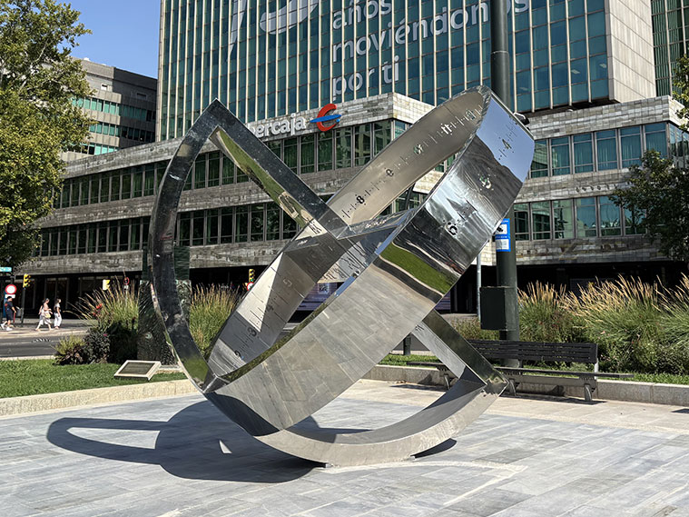 Reloj solar 'Conciencia Global' Plaza Paraiso Zaragoza