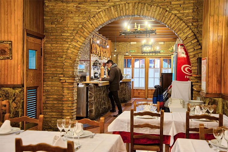 Restaurante El Museo, Calle de Salvador Minguijón, 3, Barrio de Las Fuentes, Zaragoza
