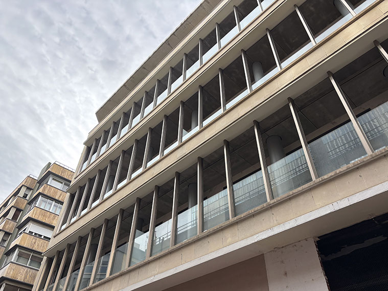 Vista del Palacio de la Luz desde la Calle San Miguel