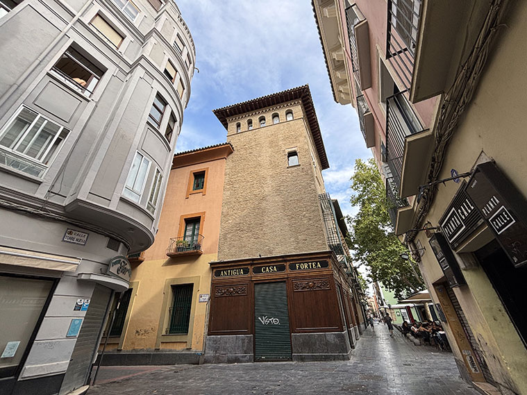 Vista del Torreón Fortea desde la Calle Torrenueva