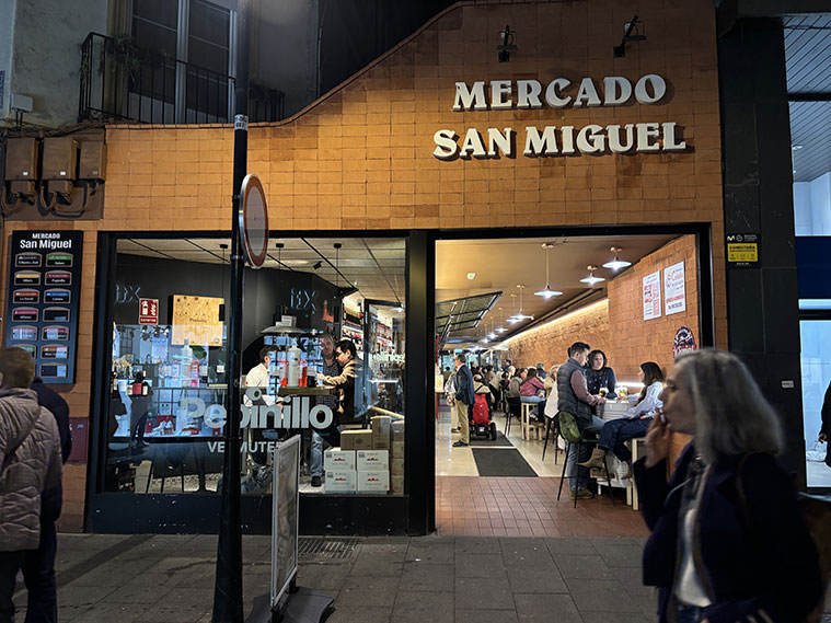 Vista exterior del Mercado de San Miguel