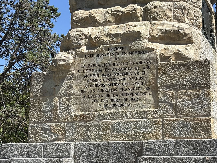 Vista trasera del Monumento a la Exposición Hispanofrancesa de 1908