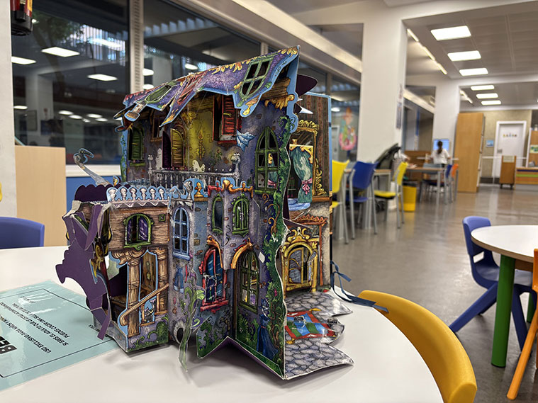 Zona infantil de la Biblioteca de Doctor Cerrada