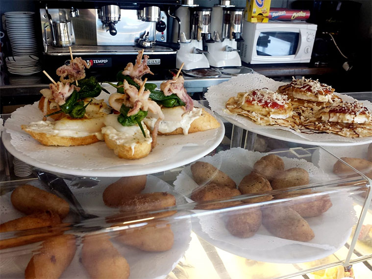 barra de tapas en el Restaurante Hechizo