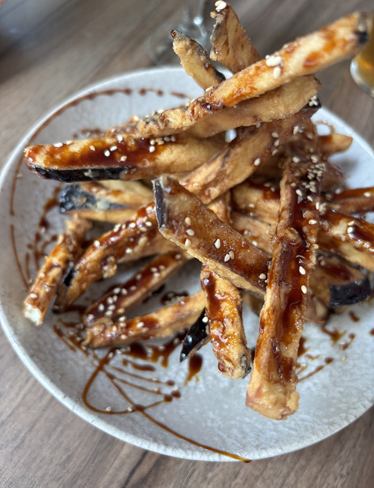 berenjenas en tempura y salsa dulce La Viña