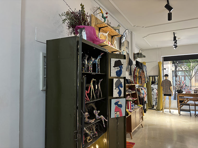 interior de Jueves Shop de Zaragoza