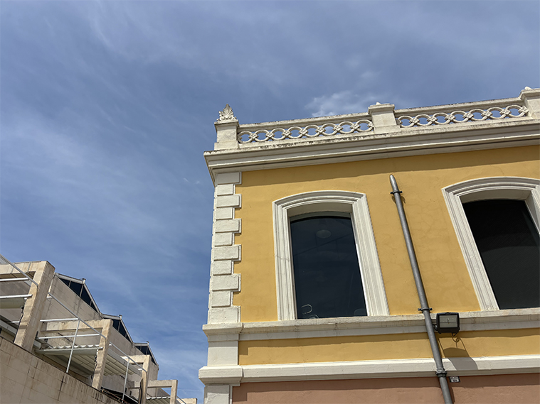Edificio de la Antigua Estación de Utrillas y del centro comercial Utrillas