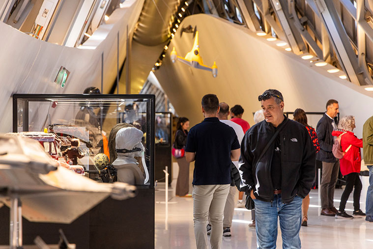 Exposición 'Más allá de la Galaxia' en Mobility City Zaragoza