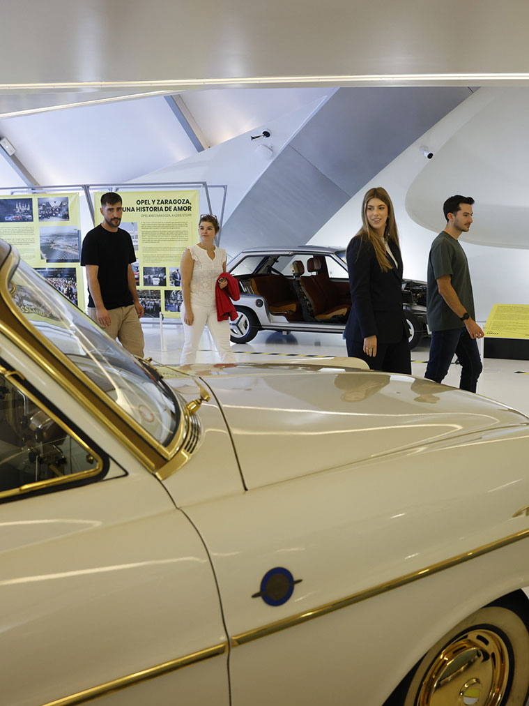 Exposición 'Opel love' Mobility City en Zaragoza