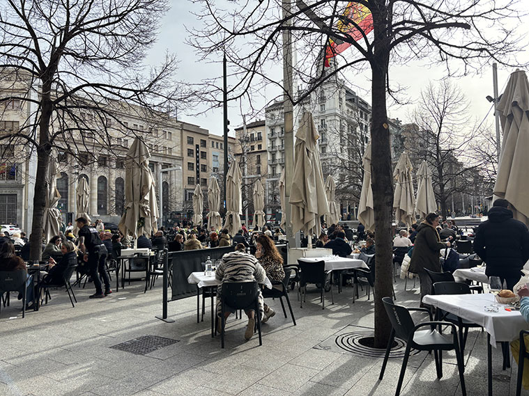 Terraza del Gran Café Zaragozano en la Plaza de España
