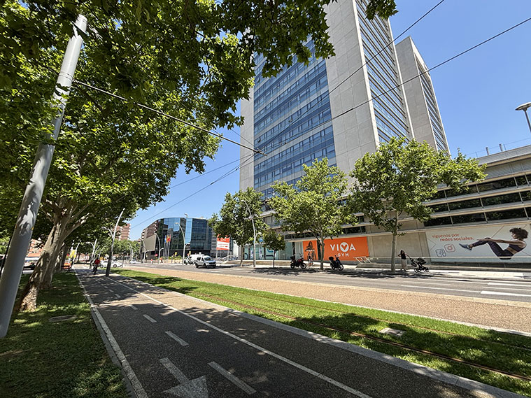 Vista de las dos torres del World Trade Center de Zaragoza desde la Calle Gertrudis Gómez de Avellaneda