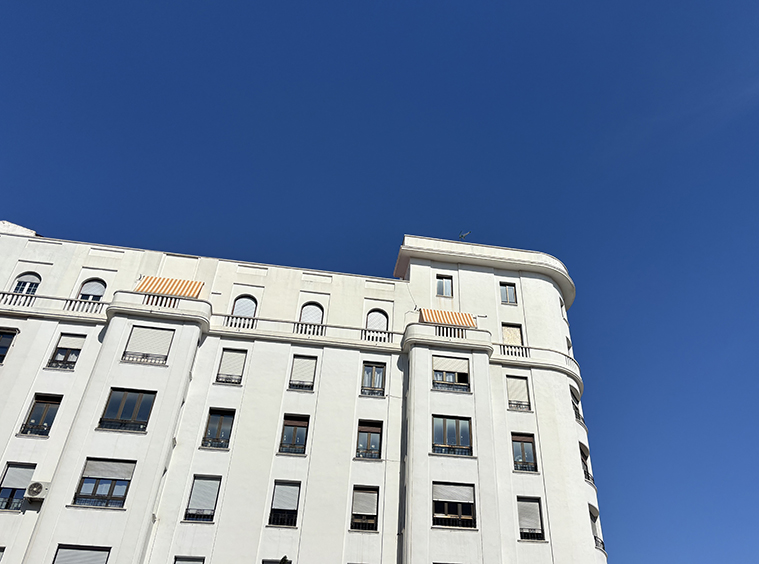 Vista de un edificio dl Paseo María Agustín