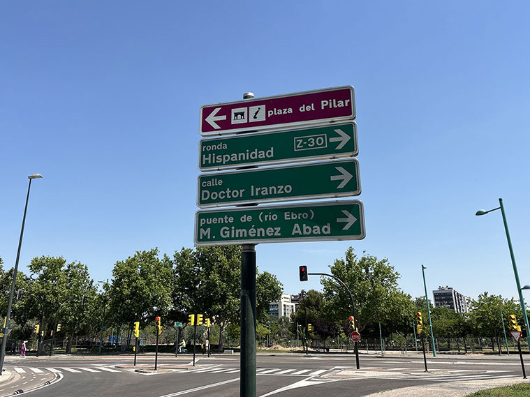señal de direcciones paseo echegaray y caballero zaragoza