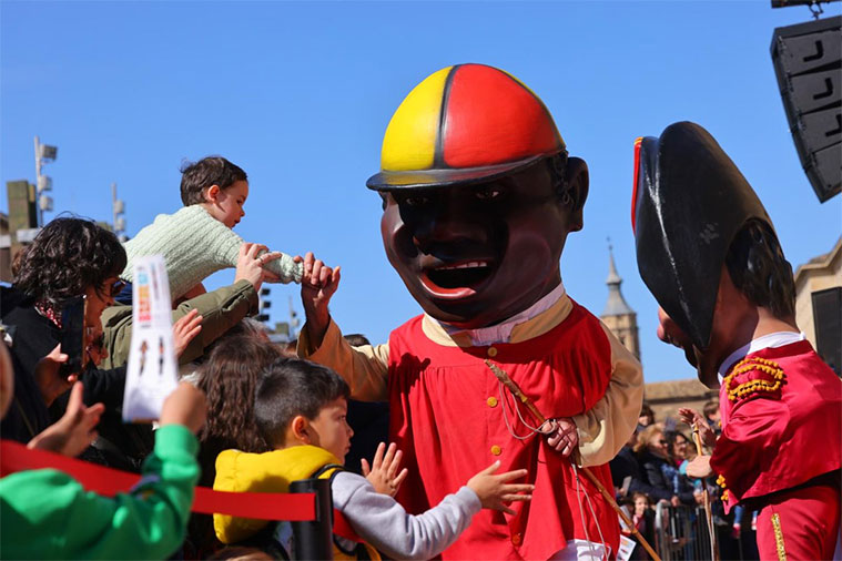 Comparsa de Gigantes y Cabezudos