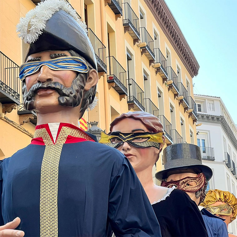 Comparsa de Gigantes y Cabezudos en Carnaval