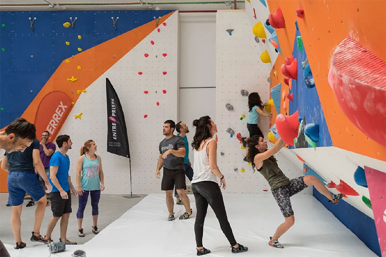 Los mejores rocódromos en Zaragoza para hacer escalada