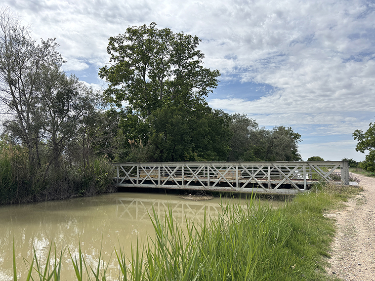 Puente de hierro sobre el Canal Imperial