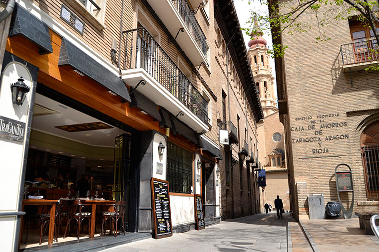 zona de tapeo de Plaza Santa Marta en Zaragoza