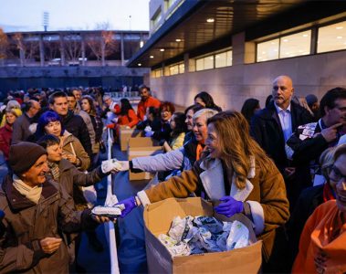 Reparto de longaniza del Jueves Lardero