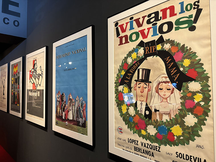 carteles en la Exposición 'Interior Berlanga', en CaixaForum Zaragoza