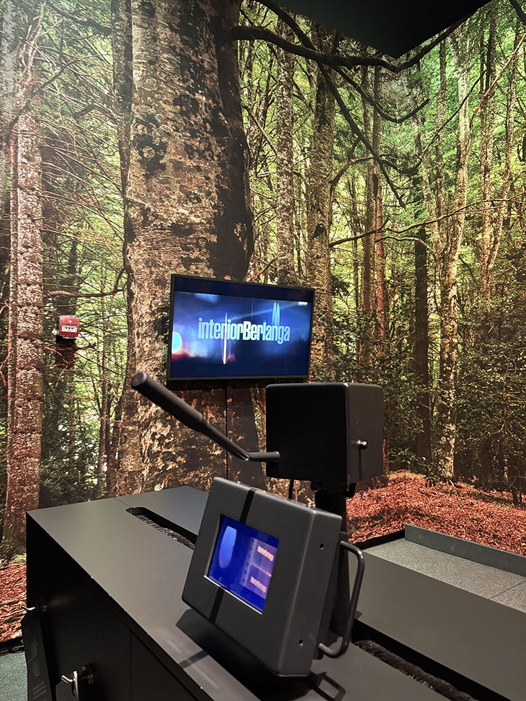 traveling experiencia en la Exposición 'Interior Berlanga', en CaixaForum Zaragoza