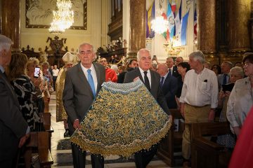 Fundación Ibercaja ofrece el manto a la virgen del Pilar por su 150 aniversario