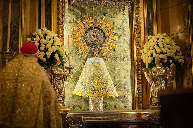 manto que Fundación Ibercaja ofrece a la Virgen del Pilar