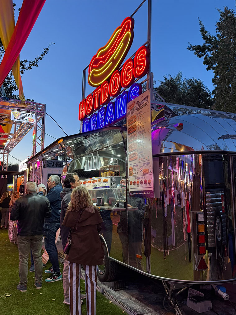 Filas en las Food Trucks Fiestas del Pilar Zaragoza